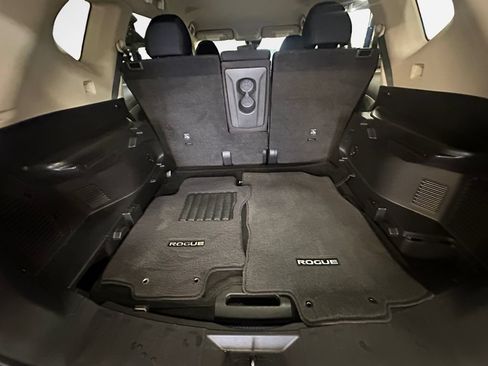 Used 2019 Nissan Rogue SV w/ Premium Package FWD image 26