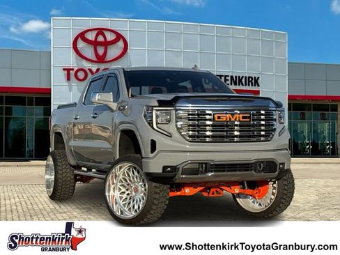 Used 2025 GMC Sierra 1500 Denali w/ Denali Reserve Package AWD/4WD image 1