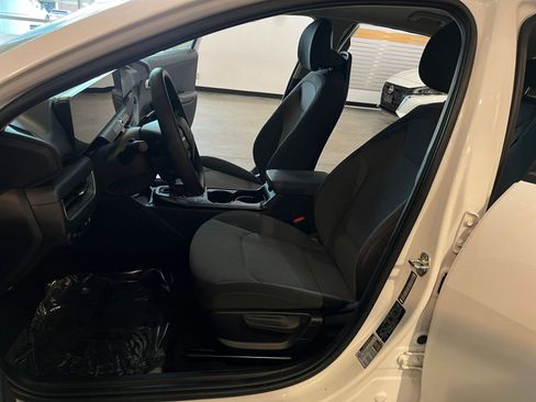 Used 2025 Kia K4 FWD image 25