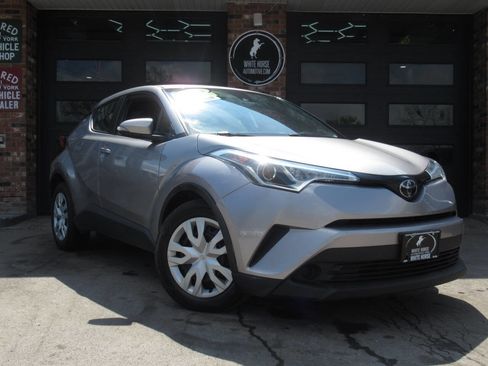 Used 2019 Toyota C-HR LE FWD image 1