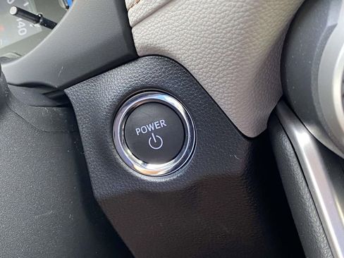 Used 2025 Toyota RAV4 XLE AWD/4WD image 18