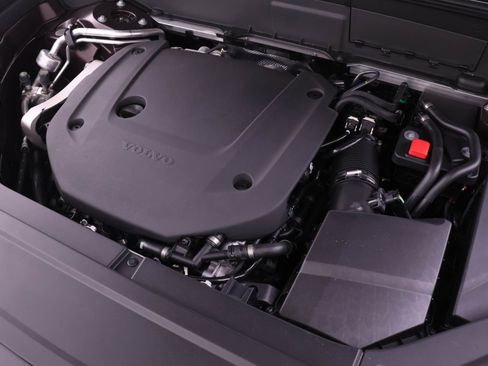 New 2026 Volvo XC90 B6 Plus w/ Protection Package Premier image 17