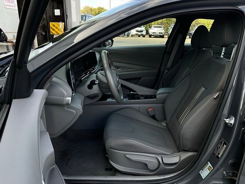 Used 2025 Hyundai Elantra SEL image 10