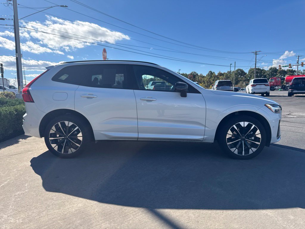 Used 2026 Volvo XC60 B5 Plus AWD/4WD image 4