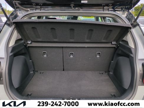 Used 2022 Hyundai Venue Limited image 12