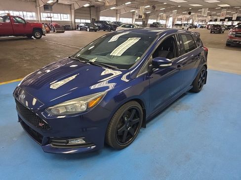 Used 2017 Ford Focus ST FWD image 6