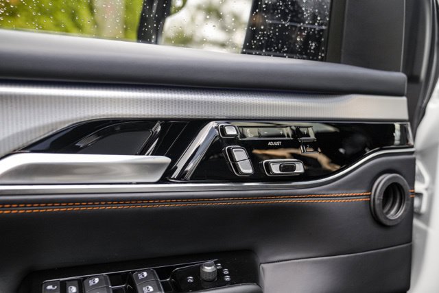 Used 2023 Jeep Grand Wagoneer Series III AWD/4WD image 59