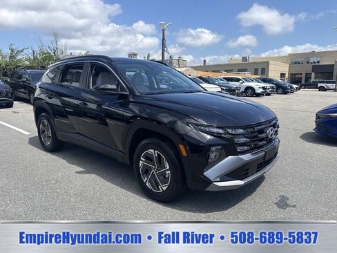 Used 2025 Hyundai Tucson Blue AWD/4WD image 2