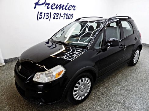 Used 2010 Suzuki SX4 Hatchback FWD image 1