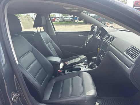 Used 2017 Volkswagen Passat 1.8T R-Line FWD image 25