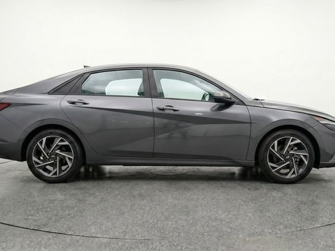 Used 2025 Hyundai Elantra SEL FWD image 11