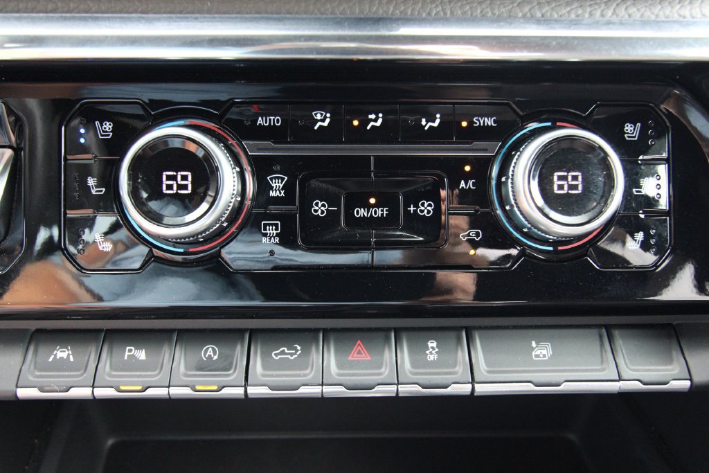 Used 2024 GMC Sierra 1500 Denali w/ Technology Package RWD image 29