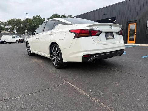 Used 2020 Nissan Altima 2.5 SR FWD image 2