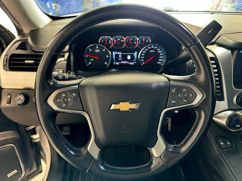 Used 2018 Chevrolet Suburban LT image 25