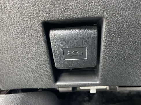 Used 2025 Toyota Corolla LE FWD image 26