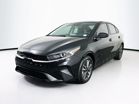 Used 2024 Kia Forte LXS FWD image 3