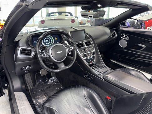 Used 2019 Aston Martin DB11 Volante image 57