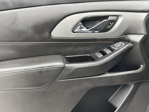 Used 2020 Chevrolet Traverse LS image 28