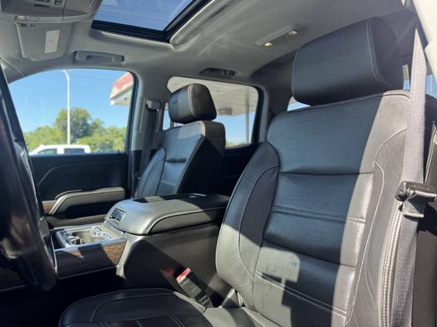 Used 2018 GMC Sierra 2500 Denali w/ Duramax Plus Package AWD/4WD image 18