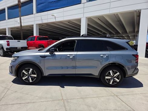 Used 2023 Kia Sorento S w/ Panoramic Sunroof Package FWD image 3