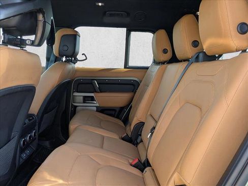 Used 2023 Land Rover Defender 130 SE image 15