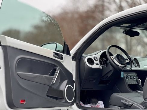 Used 2016 Volkswagen Beetle 1.8T SE image 9