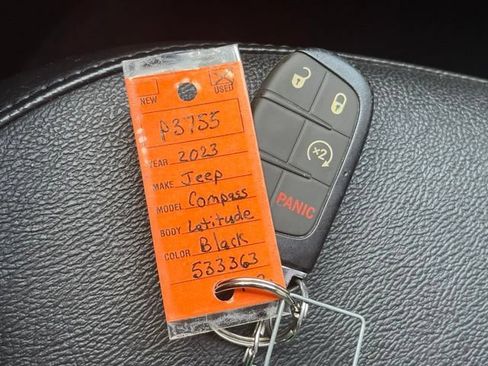 Used 2023 Jeep Compass Latitude AWD/4WD image 32