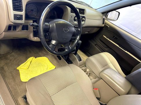 Used 2001 Nissan Frontier SE image 24