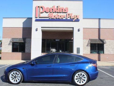 Used 2021 Tesla Model 3 Standard Range Plus image 9