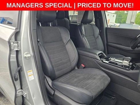 Used 2025 Mitsubishi Outlander SE FWD image 14