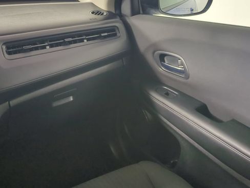 Used 2018 Honda HR-V LX image 19