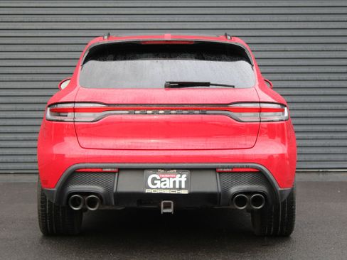 Certified 2022 Porsche Macan image 11