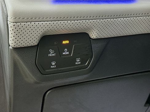 Used 2024 Volkswagen Atlas Peak Edition SEL image 10