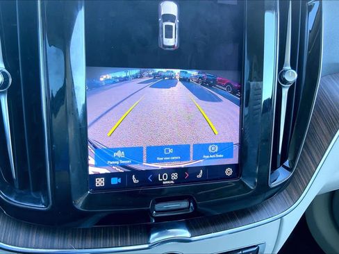 Used 2022 Volvo XC60 B5 Momentum w/ Protection Package Premier image 27