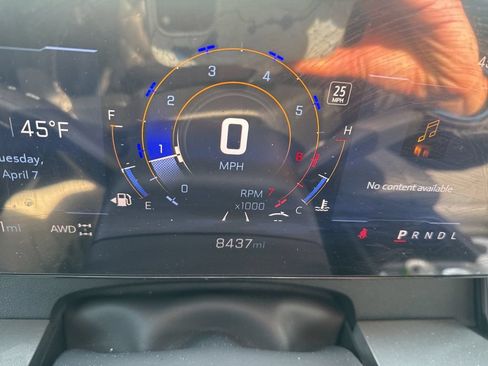 Certified 2025 Chevrolet Traverse LT w/ Sun and Wheel Package AWD/4WD image 18