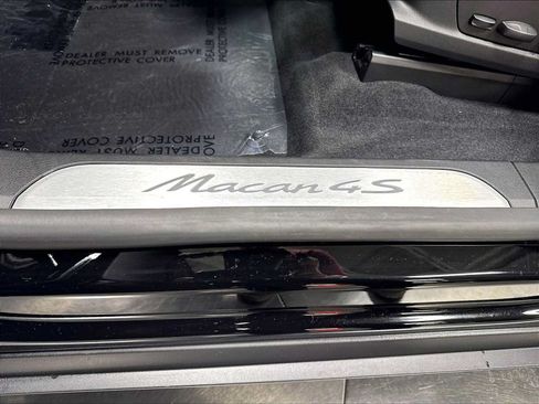 Used 2026 Porsche Macan 4S Electric AWD/4WD image 33