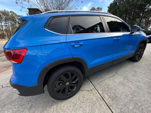 Used 2022 Volkswagen Taos SEL w/ Panoramic Sunroof Package image 7