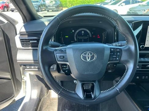 Used 2025 Toyota Camry SE FWD image 17