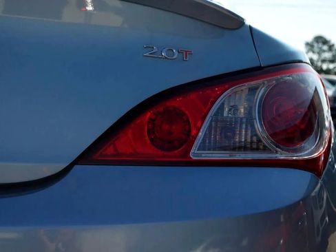Used 2011 Hyundai Genesis 2.0T image 8