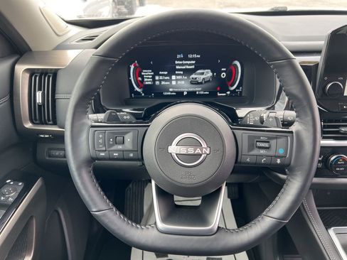 Used 2024 Nissan Pathfinder Platinum w/ Cargo Package image 16