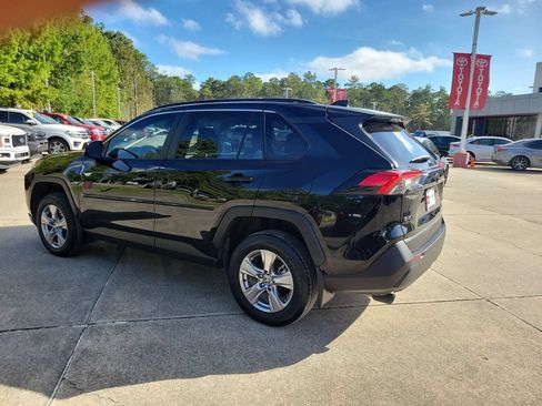 Used 2024 Toyota RAV4 XLE FWD image 3