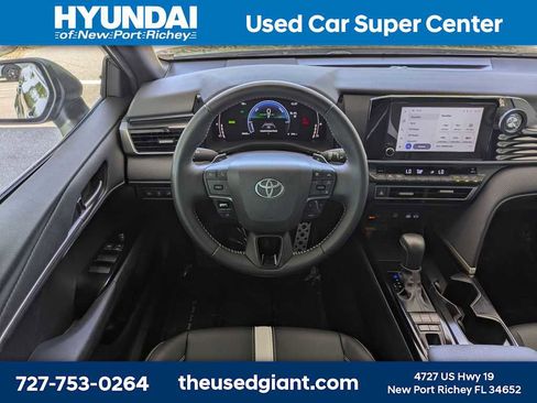 Used 2025 Toyota Camry SE FWD image 19