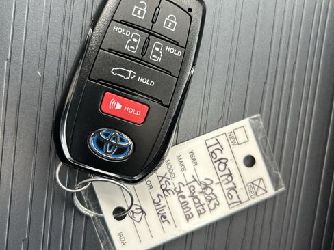 Used 2023 Toyota Sienna XSE AWD/4WD image 35