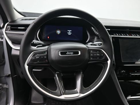 Used 2023 Jeep Grand Cherokee L Laredo image 14