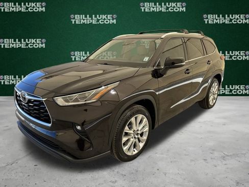 Used 2021 Toyota Highlander Limited image 3