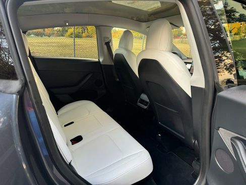 Used 2022 Tesla Model Y Performance image 23