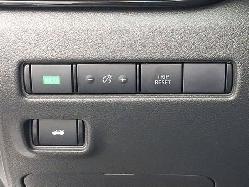 Used 2025 Nissan Sentra SV image 24