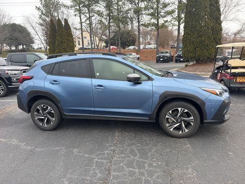 Used 2024 Subaru Crosstrek 2.0i Premium image 2