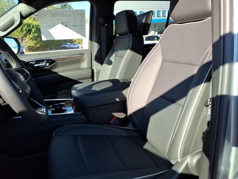 New 2026 Chevrolet Suburban Premier image 13