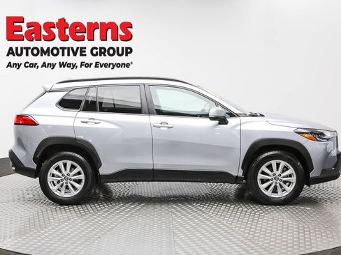 Used 2024 Toyota Corolla Cross LE image 4